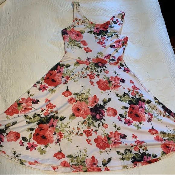 Beautiful Floral Dress - Picture 2 of 7